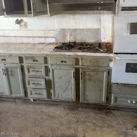 Kitchen - 943 Worden Rd, Wickliffe, OH 44092 photo 2 of 2