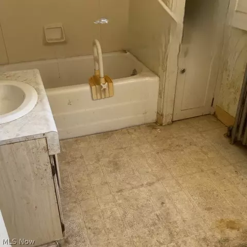 Bath - 943 Worden Rd, Wickliffe, OH 44092 photo 1 of 1