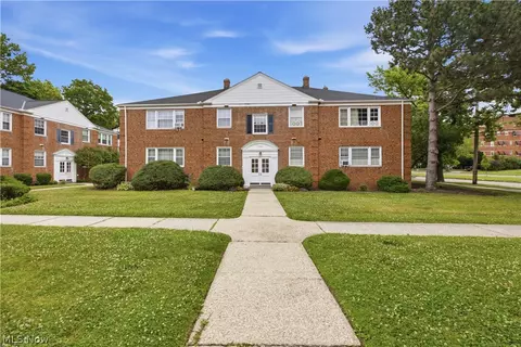 2401 Euclid Heights Blvd, Cleveland Heights, OH 44106