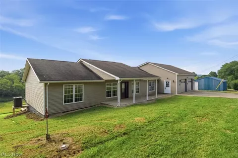 1484 Lake Washington Rd, Washington, WV 26181