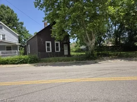 3647 Independence Rd, Cleveland, OH 44105