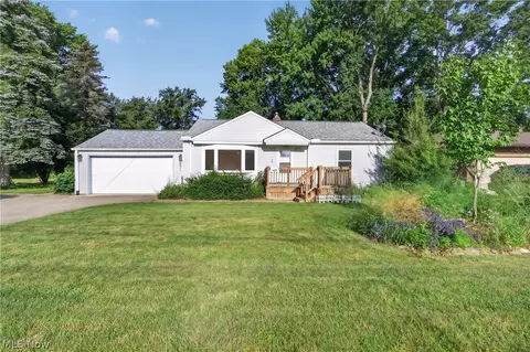 5612 Fitch Rd, North Olmsted, OH 44070