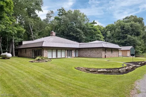 7434 Fenton Rd NW, North Bloomfield, OH 44450