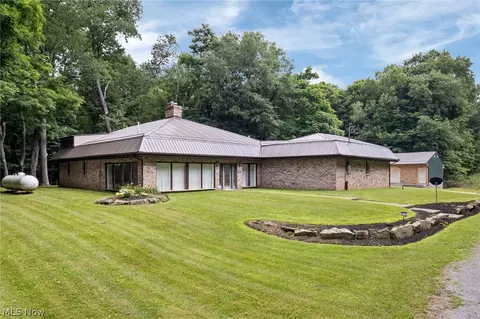 7434 Fenton Rd NW, North Bloomfield, OH 44450