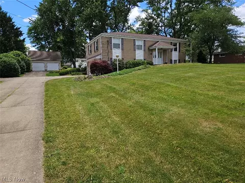 8162 Mona St SW, Navarre, OH 44662