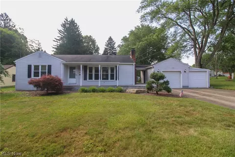 2497 Rosewae Dr, Youngstown, OH 44511
