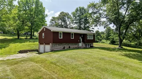 3931 Clay Dr NE, Dover, OH 44622