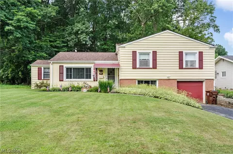 4220 Mill Trace Rd, Youngstown, OH 44511