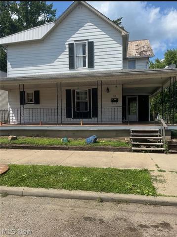 313 W 3rd St, Uhrichsville, OH 44683