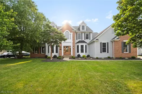 611 Arborside Ln, Avon Lake, OH 44012
