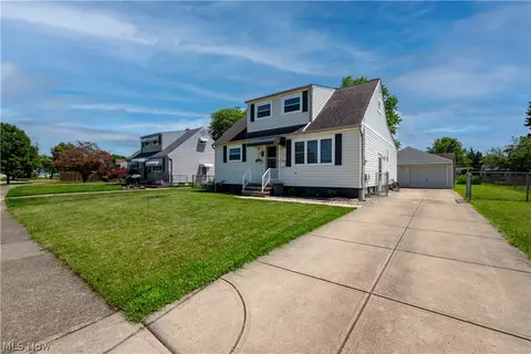 15541 Susan Dr, Brook Park, OH 44142