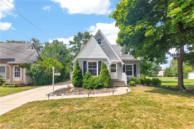 16305 Munn Rd, Cleveland, OH 44111