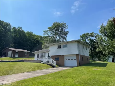 47647 Lyman Dr, East Liverpool, OH 43920
