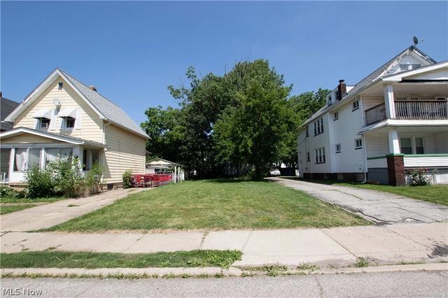 2185 W 105th St, Cleveland, OH 44102