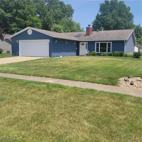 557 Crossbrook Dr, Berea, OH 44017