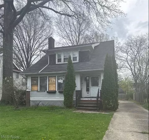 951 Montford Rd, Cleveland Heights, OH 44121