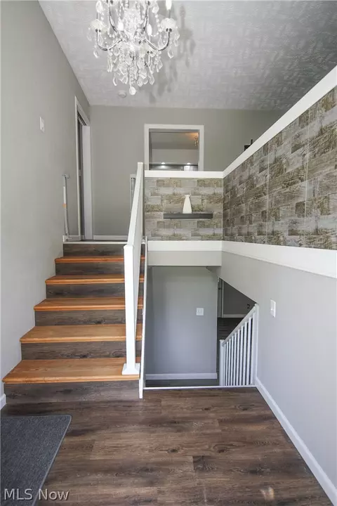 Entry Way - 122 Pine Ln, Barnesville, OH 43713 photo 4 of 4