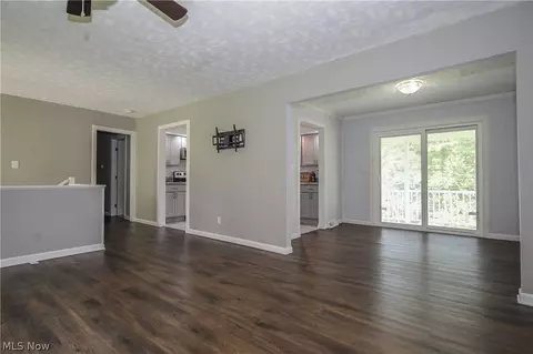 Living - 122 Pine Ln, Barnesville, OH 43713 photo 3 of 8