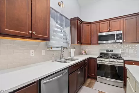 Kitchen - 109 W Spring Dr, Elyria, OH 44035 photo 2 of 4