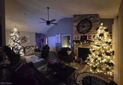Entry Way - 109 W Spring Dr, Elyria, OH 44035 photo 5 of 9