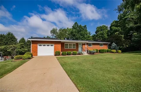 135 Cranberry St, Washington, WV 26181