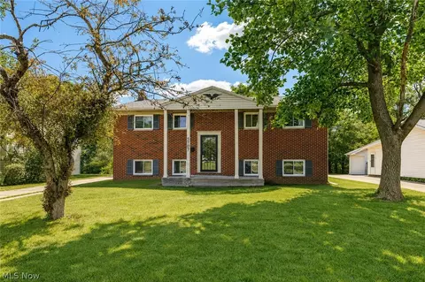 5707 Vickie Ln, Bedford Heights, OH 44146