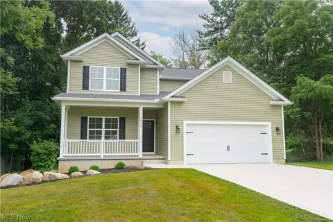 7876 Burkey Rd NW, North Canton, OH 44720