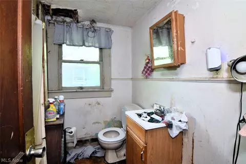 Bath - 30 W Dalton St, Akron, OH 44310 photo 1 of 1