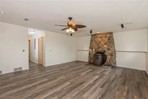 Living - 6205 River Rd, Madison, OH 44057 photo 4 of 5