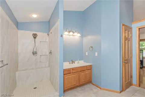 Bath - 6205 River Rd, Madison, OH 44057 photo 1 of 4