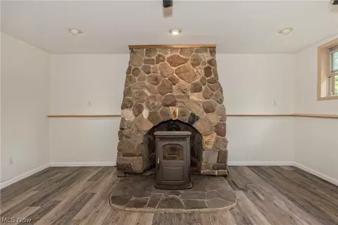 Living - 6205 River Rd, Madison, OH 44057 photo 3 of 5