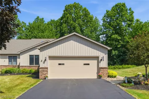 1451 Tripodi Cir, Niles, OH 44446