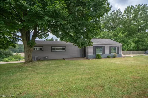 1621 Hankins Rd NE, Massillon, OH 44646