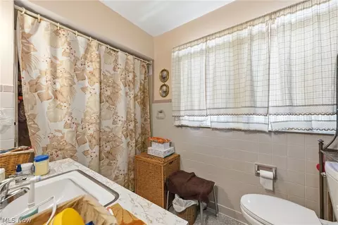 Bath - 631 Bunker Hill Rd, Ashtabula, OH 44004 photo 2 of 2