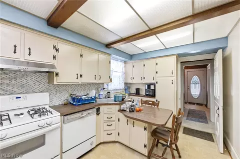 Kitchen - 631 Bunker Hill Rd, Ashtabula, OH 44004 photo 3 of 4