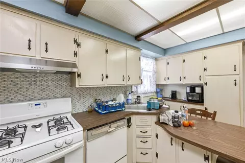 Kitchen - 631 Bunker Hill Rd, Ashtabula, OH 44004 photo 4 of 4
