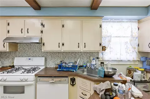 Kitchen - 631 Bunker Hill Rd, Ashtabula, OH 44004 photo 2 of 4