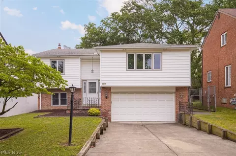 5837 Wickfield Dr, Parma Heights, OH 44130