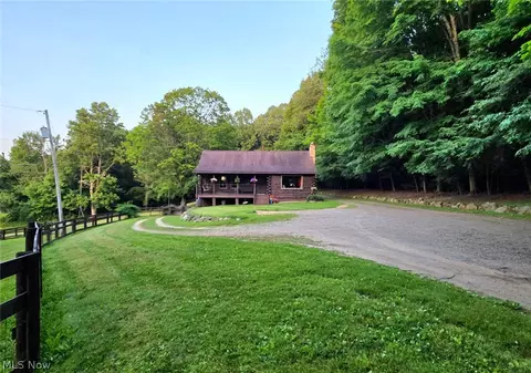 10550 Vaughn Rd, Mantua, OH 44255