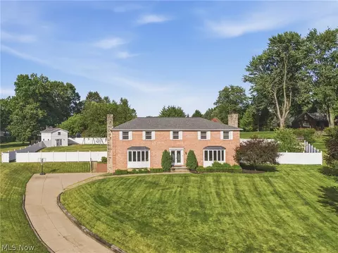1251 Grenada Dr NE, Canton, OH 44714