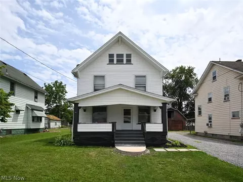 221 E 2nd St, Girard, OH 44420