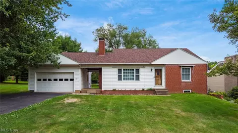 3110 Lookout Dr, Zanesville, OH 43701