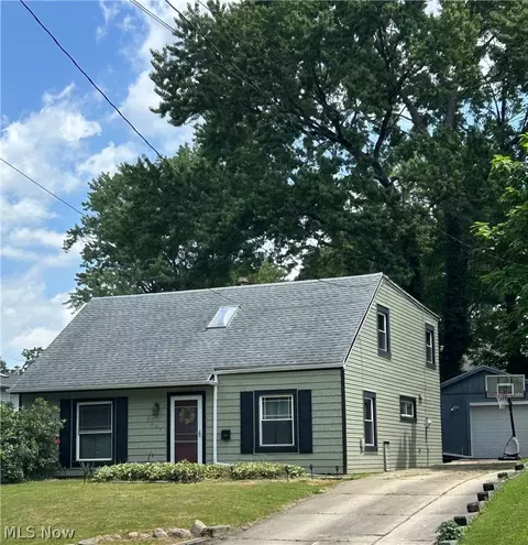 2337 Schubert St, Cuyahoga Falls, OH 44221