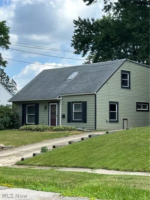 2337 Schubert St, Cuyahoga Falls, OH 44221