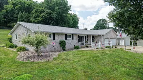 3130 Foothill Dr SE, New Philadelphia, OH 44663