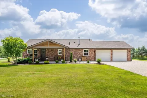 1146 Lincoln Ave NW, Carrollton, OH 44615