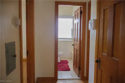 Entry Way - 288 E 248th St, Euclid, OH 44123 photo 7 of 8