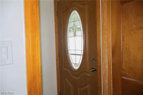 Entry Way - 288 E 248th St, Euclid, OH 44123 photo 4 of 8