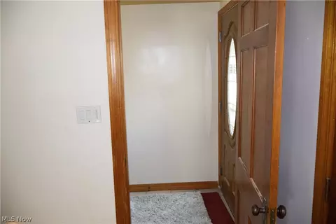Entry Way - 288 E 248th St, Euclid, OH 44123 photo 3 of 8