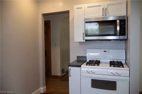 Entry Way - 288 E 248th St, Euclid, OH 44123 photo 1 of 8